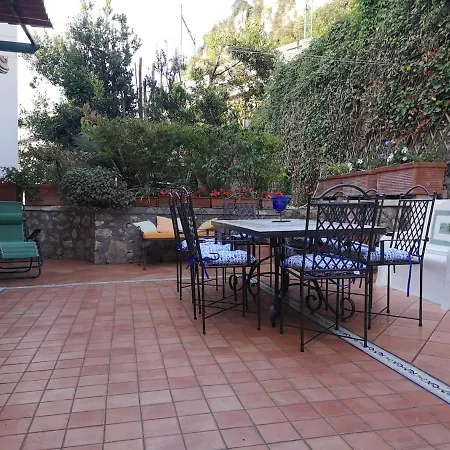 House On The Curve, Capri Apartment *