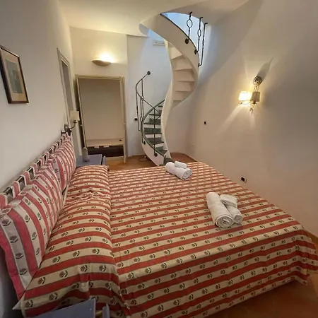 House On The Curve, Capri